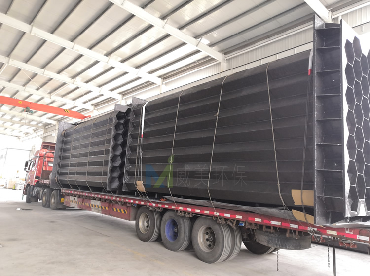 電除霧器吊裝完畢，整裝待發(fā)